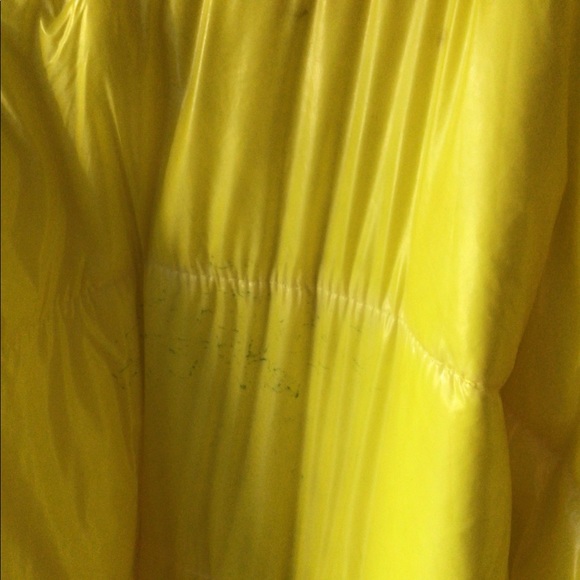 Yellow puffer play suit. - Picture 5 of 8